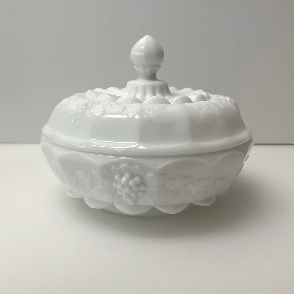 vtg WESTMORELAND Grapes Milk Glass Lidded Trinket Box Candy or Chocolates White